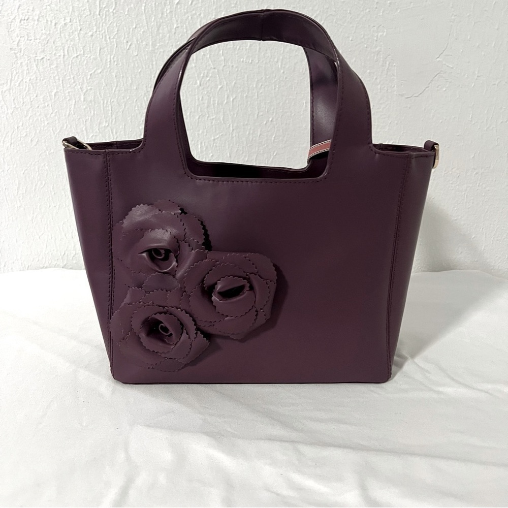 BTB Los Angeles Women’s Yasmin Small Tote Flower Details Flat Bottom Leather NWT